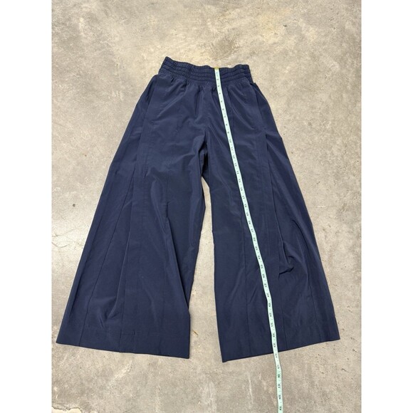 Lululemon Wanderer Culotte.True Navy. Womens. Sz 2 - Picture 6 of 16